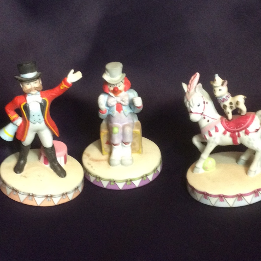 Vintage circus royals statues 4.5 in